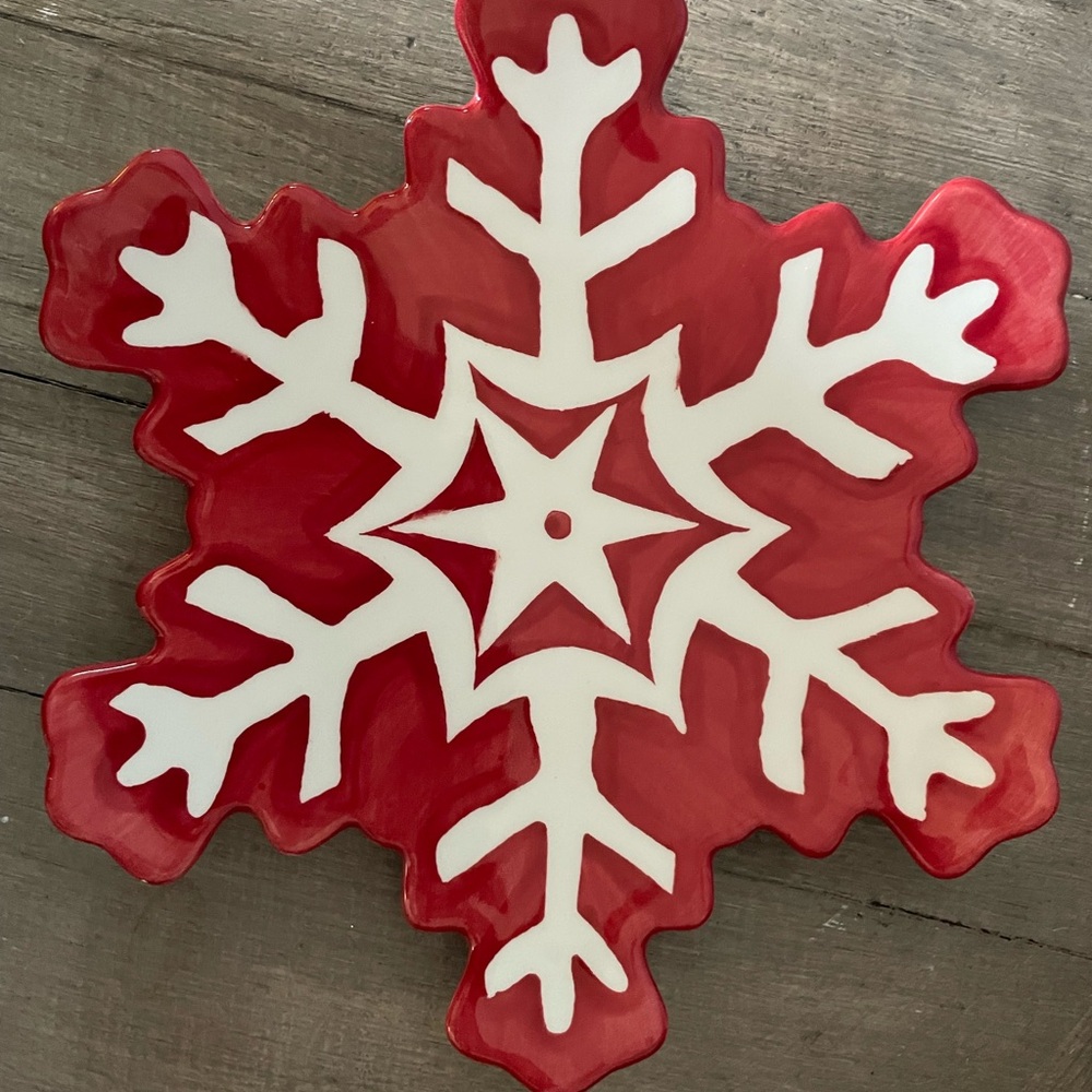 Unlisted Red and White Holiday Decor for Festive Elegance